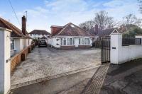 LEYDENE by BOURNECOAST - A Spacious Family Home with a Garden and WIFI - HB8488 - Chambres d'hôtes Bournemouth