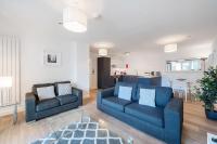 Roomspace Serviced Apartments - Walton Court - Chambres d'hôtes Hersham