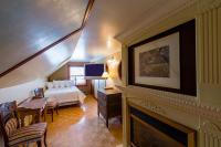 Quadruple Room with Private Bathroom