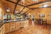 Mountain View Hideaway with Hot Tub & Fire Pit Gazebo - B&B Sevierville
