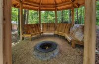 Mountain View Hideaway with Hot Tub & Fire Pit Gazebo - B&B Sevierville