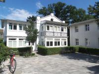 strandnahe und moderne FeWo mit Terrasse, Villa Ravensberg, Binz - Chambres d’hôtes Ostseebad Binz
