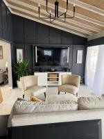 Huge Pool Retreat Sleeps 10 and Near Downtown - Chambres d'hôtes Lakeland