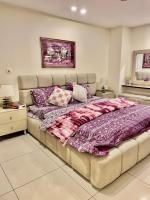Girls Inn 1BHK with Pool, Gym & Sauna plus FreeSkinCare - B&B Islamabad