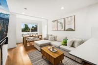 NEW! Central Ballard 3BR Townhome Fits 8 Free Parking AC Family Friendly - Chambres d'hôtes Seattle