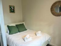 Charmante Maisonnette en Tuffeau à Deux Pas de la Loire, Saumur Centre avec Parking gratuit - B&B Saumur