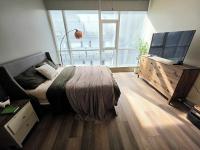 Downtown 3-bedroom Apartment Steps to Convention Center, Petco Park, with Pool, Gym, Parking - Chambres d'hôtes San Diego