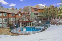 Tranquil Condo In The Trees Spacious 2Bd Hot Tub & Pool - B&B Canmore
