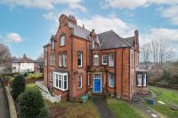 Blenheim by Alt-Stay Contractor Accommodation - 3 Bed Contractor Apartment With Parking, Wi-Fi & Full Kitchen - Ideal For Long stays - Chambres d'hôtes Wakefield