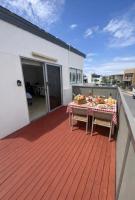 Self contained guest house Gold Coast - sleeps max 4 - Bed and Breakfast Gold Coast