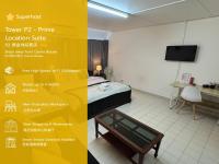 Estudio con cama extragrande y sofá cama