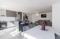 Modern 2BR Apartment with Terrace in Valencia - B&B Valencia