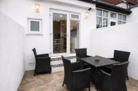 Large Studio Garden Flat on Golders Green Road - B&B Londra