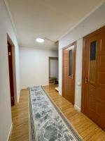 Уютная двухкомнатная квартира на Самал 1 напротив достык плаза - Chambres d'hôtes Almaty