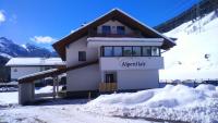 Apartment with Mountain View