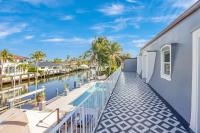 Solara: Waterfront Estate, Pool, Dock, Private Guest Suite - B&B Lighthouse PT