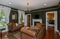 Historic Cottage in Montford Walk to Downtown - Chambres d'hôtes Asheville