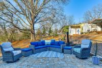 Stay Near Averett and Caesars! Cozy Home with Patio - Chambres d’hôtes Danville