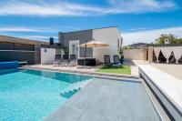 Villa Marsel with Pool & Jacuzzi by Istrabook - B&B Gajana