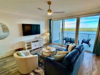 Balcony King Suite - Lake & Pool view - B&B Orlando