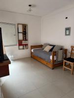 Renacer -descanso ideal a minutos del aeropuerto- - B&B Monte Grande