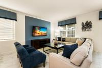 Amazing 8br w pool theater game room by Disney - Chambres d'hôtes Kissimmee