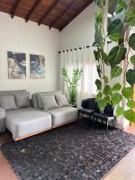 Casa com 2 vagas, ar condicionado perto da Fapi - B&B Ourinhos