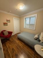 Cozy 2 Bdrm Basement suite in the Heart of Renfrew Heights - Chambres d'hôtes Vancouver