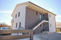 Apartment with Pool in Kornic-Insel Krk 55190 - Chambres d'hôtes Kornić