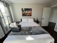 25 Lux Room 2 - 1 Queen Bed, Shared Bathroom - Nonsmoking - Bed and Breakfast Arlington