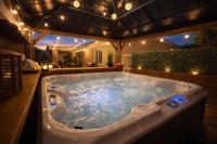 The Hideaway - Rain Shower Oasis & Desert Soak Spa - B&B Lake Havasu City