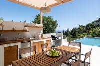 Cicada Villa - Bed and Breakfast Koskinoù