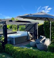 5-Star Boutique Retreat! Hot pool! Amazing view! - B&B Distretto di Queenstown