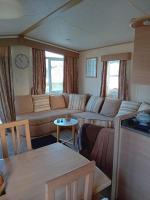 Beautiful Caravan On A Fantastic Holiday Park In Lowestoft Ref 12099B - Bed and Breakfast Lowestoft