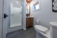 Jolie Vie Wellness Retreat, Wood Tiny Home #5 - B&B Grand Falls