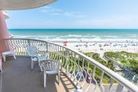 Oceanfront Views, 5th Floor Studio, Private, Pools - Bed and Breakfast Myrtle Beach