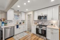 Hot Tub Game Room with Shuffleboard N64 Sleeps 8 - B&B Parma Heights