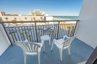 New Landmark Resort Oceanview Pools 5th Floor! - Bed and Breakfast Myrtle Beach