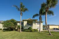 Colorful condo w/shared pool, free WiFi, central A/C - close to the beach - B&B Saint Augustine Beach