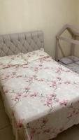 Apartamento de 2 quartos, com ar-condicionado em um deles, e no outro ventilador de teto, cama pras cinco ocupantes e garagem, a 2 km do centro - Chambres d'hôtes Três Rios
