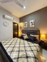 Beachfront 2Bedroom apartment with private balcony - B&B Karachi