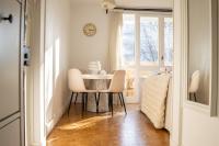 Le Cocon Beige Cozy 2-bedroom apartment at the gates of Paris - Chambres d'hôtes Créteil