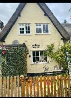 Cosy 18th Century Thatched Country Cottage - 3 bed - Bed and Breakfast Bletsoe