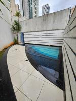 EDIFÍCIO ESSENCIALE PREMIER, 34º ANDAR, VAZADO, DE FRENTE A ENTRADA DO FLAMBOYANT SHOPPING, COM ESTACIONAMENTO GRÁTIS, COZINHA, FECHADURA ELETRÔNICA, WI-FI, TV COM ROKU, PISCINA, LAVANDERIA SEM CUSTO ADICIONAL By REI DOS FLATS - B&B Goiânia