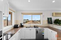 2 Story Townhouse Ocean Views - B&B San Remo