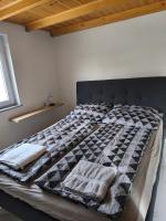 Vadgalamb Apartmanház - Ferienwohnung Lipót