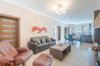 Balluta Bay Modern 2 Bedroom Apartment with Balcon - Chambres d’hôtes Sliema