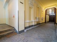 3BR Apartment with Balcony near Naschmarkt City Center - B&B Vienna