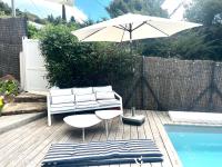 Petite maison indépendante, vue mer, terrasse, piscine chauffée - Chambres d'hôtes Le Lavandou