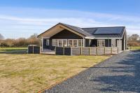 Modern Family House Near Købingsmark Beach - Chambres d'hôtes Nordborg